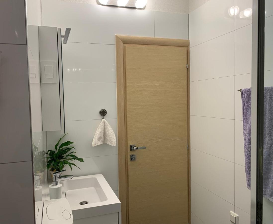 Mm Split Apartment - 5 Min By Car To The Beach & City Center - Free Public Parking المظهر الخارجي الصورة