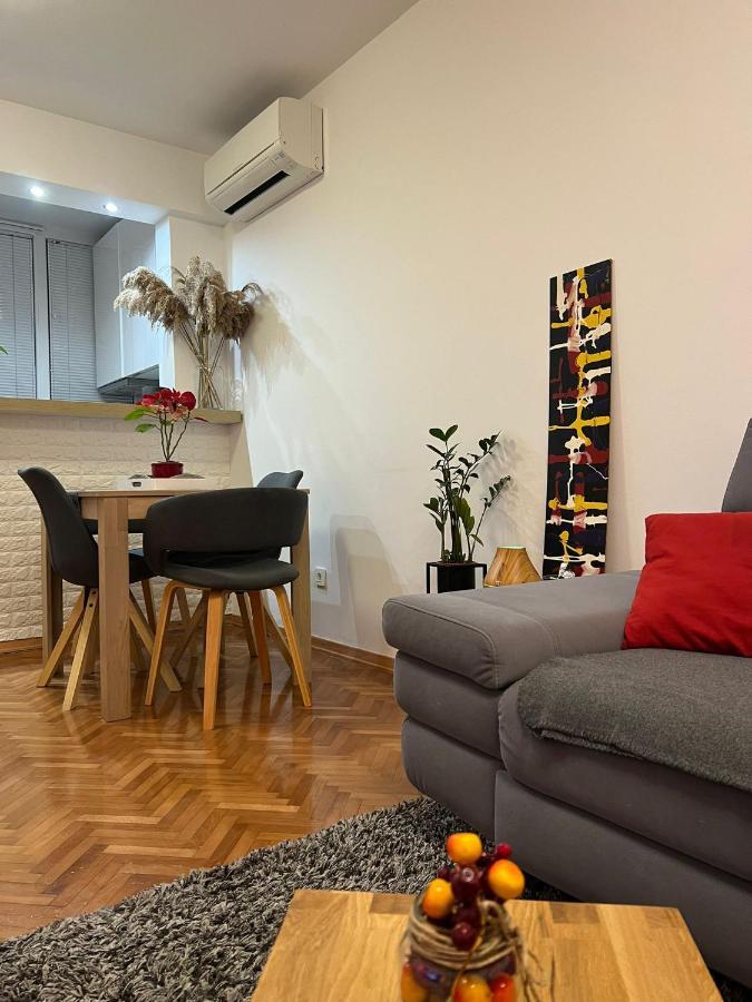 Mm Split Apartment - 5 Min By Car To The Beach & City Center - Free Public Parking المظهر الخارجي الصورة