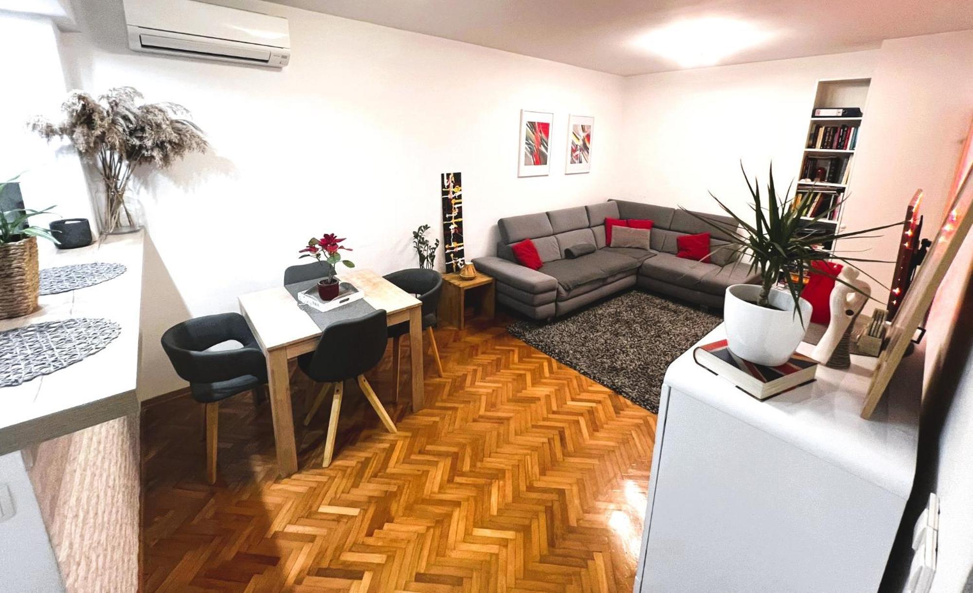 Mm Split Apartment - 5 Min By Car To The Beach & City Center - Free Public Parking المظهر الخارجي الصورة