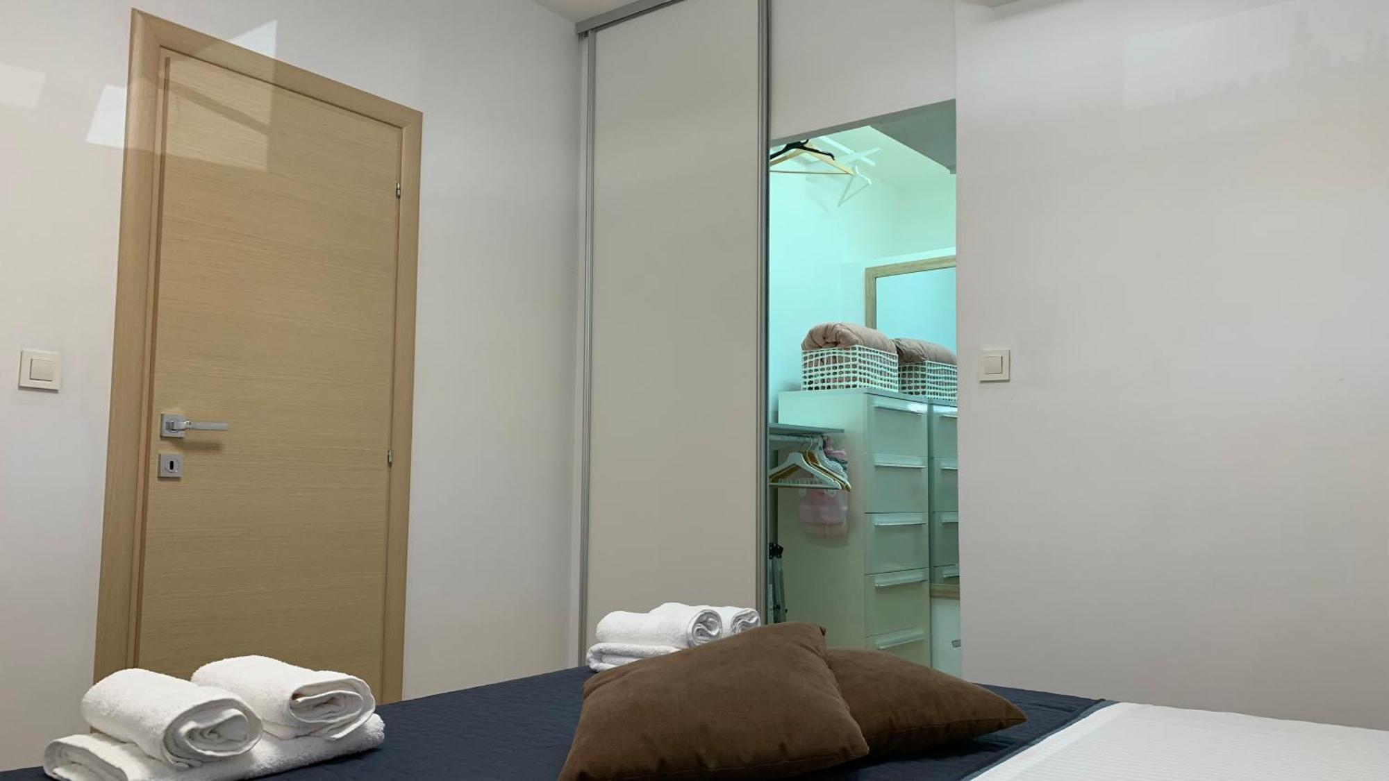 Mm Split Apartment - 5 Min By Car To The Beach & City Center - Free Public Parking المظهر الخارجي الصورة